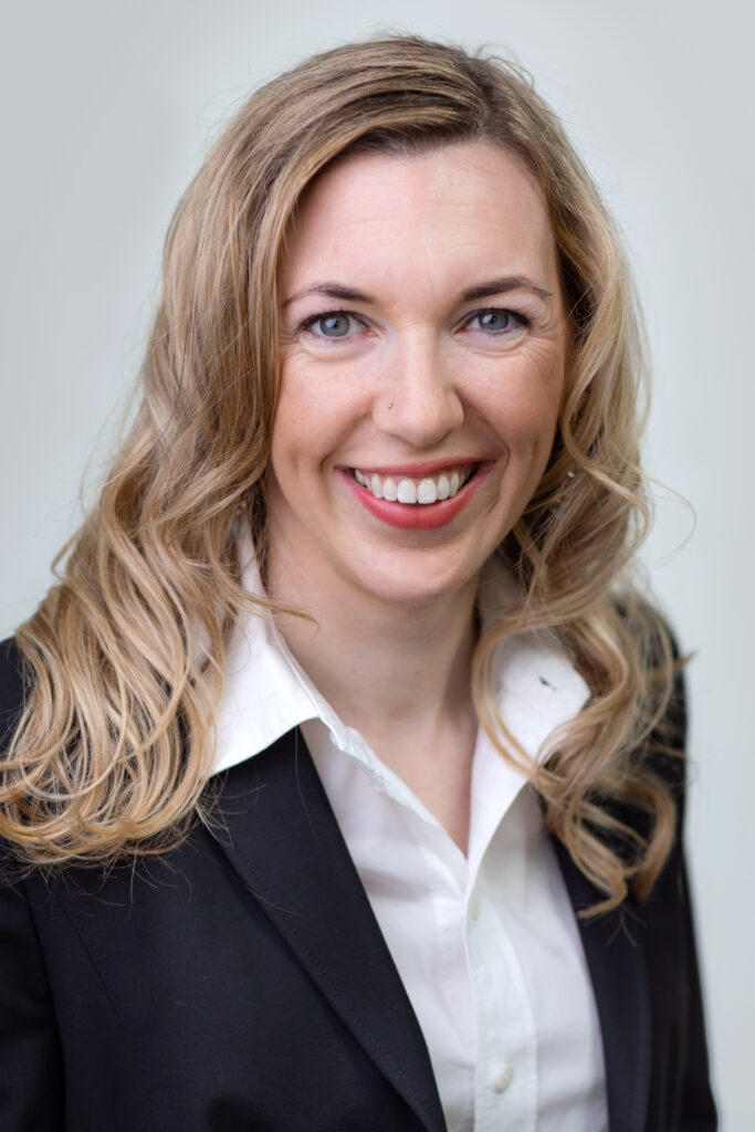Portraitfoto von Frau Eva Dötzl