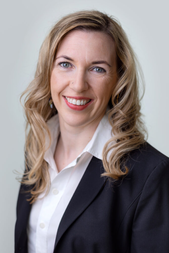 Portraitfoto von Frau Eva Dötzl